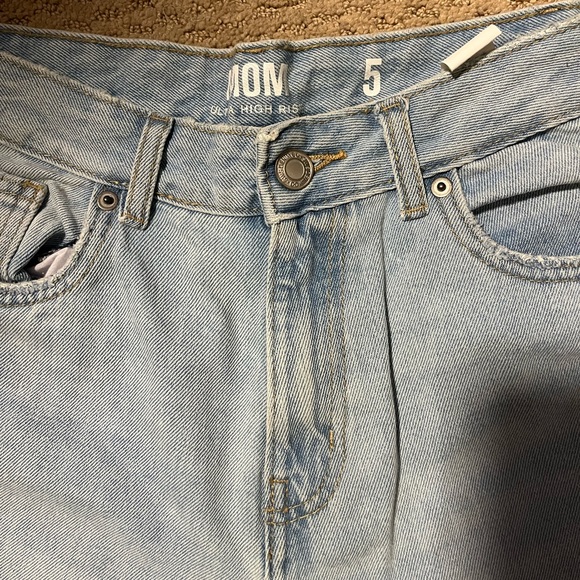 Distressed Jeans - Picture 3 of 7